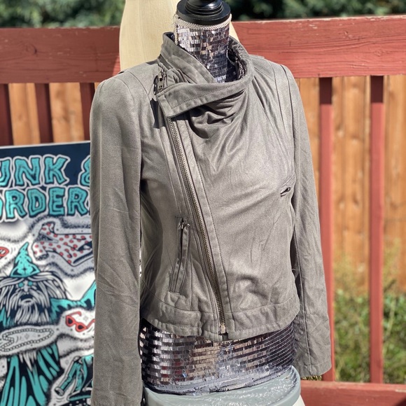 Gray vegan suede moto jacket multi zip for multi styling very cool great shape - Picture 2 of 6